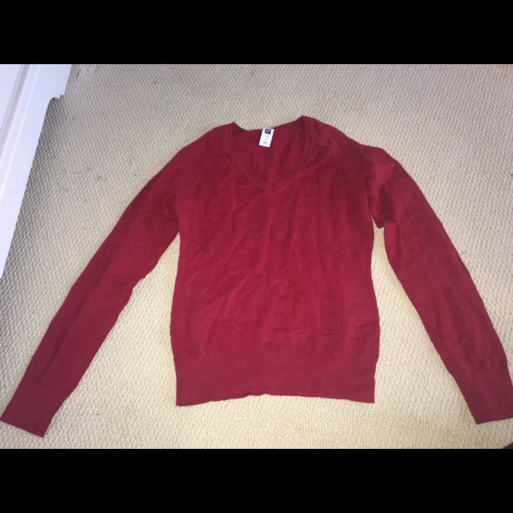 Gap sweater